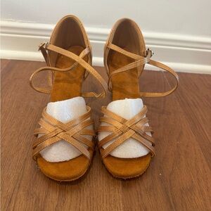 Elegant Tan Strappy Women's Shoes